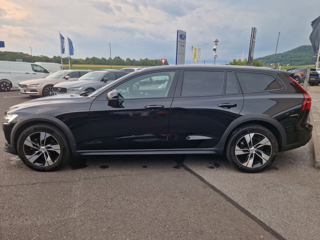 Volvo V60 Cross Country 2023
