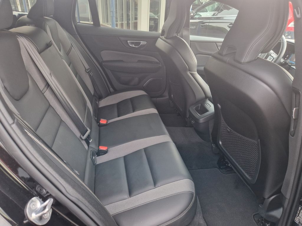 Volvo V60 Cross Country 2023