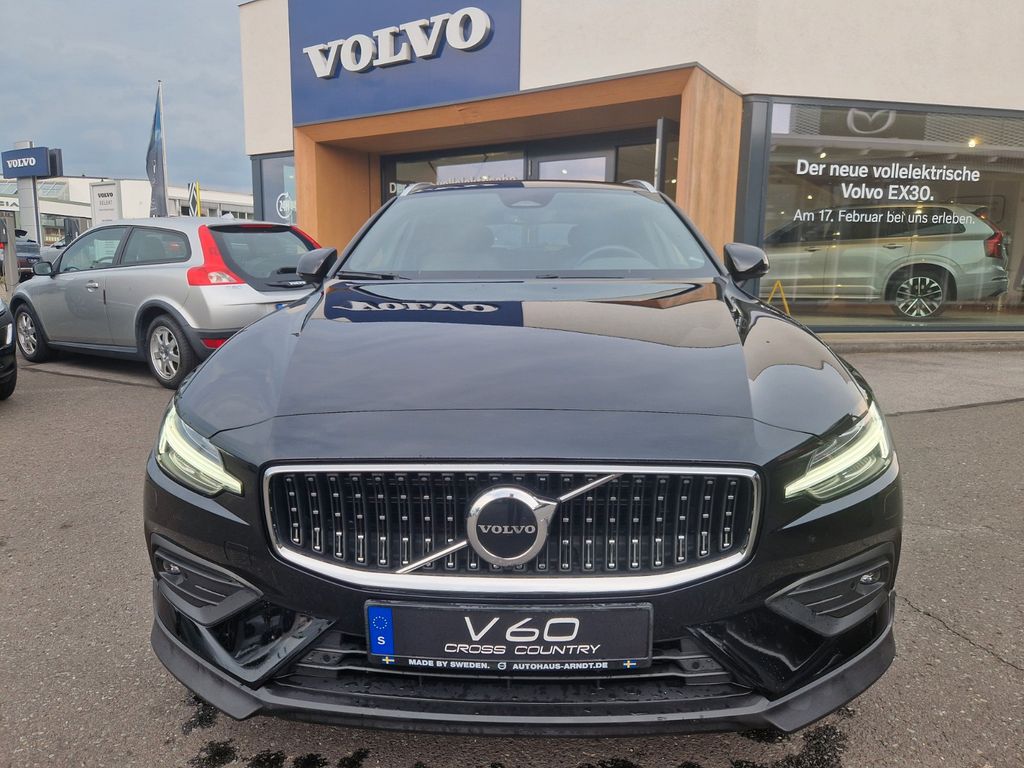 Volvo V60 Cross Country 2023