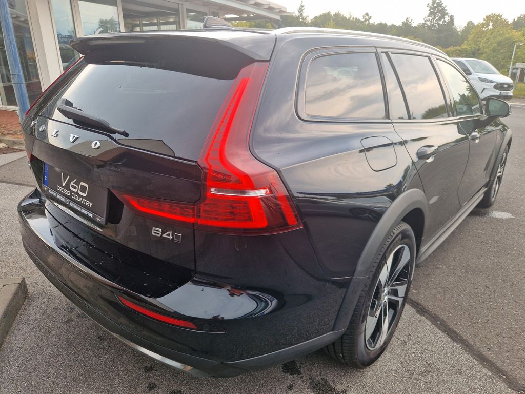 Volvo V60 Cross Country 2023
