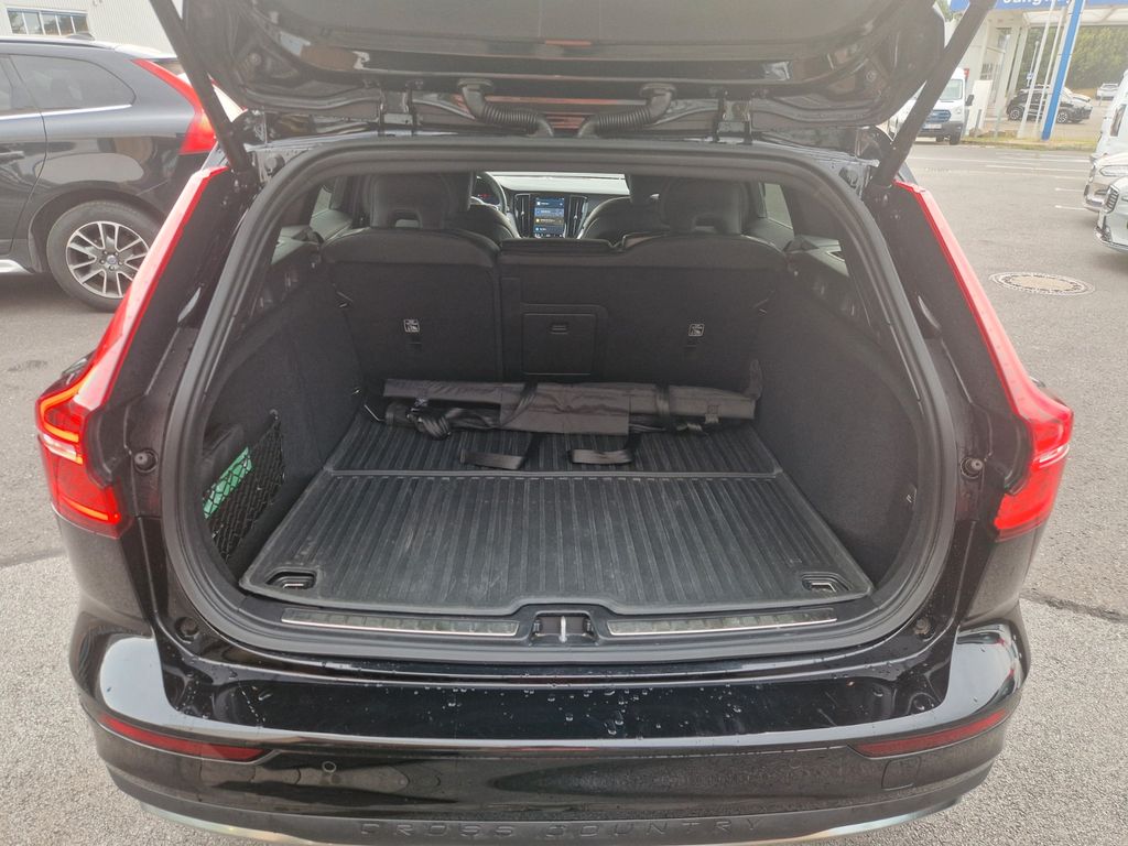 Volvo V60 Cross Country 2023