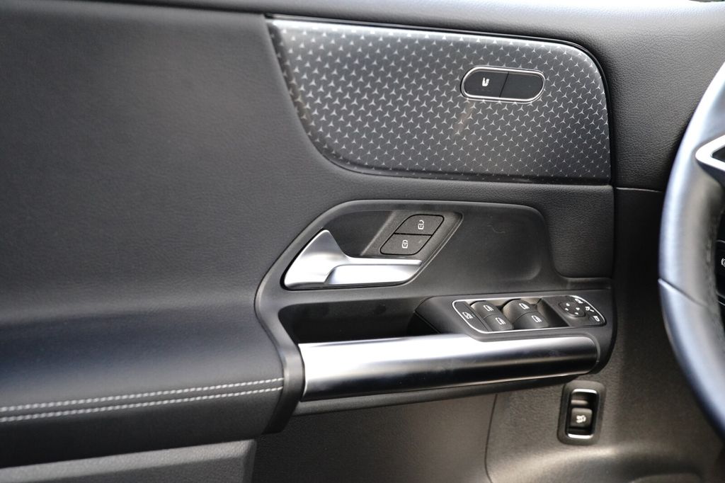 Mercedes-Benz B 180 2024