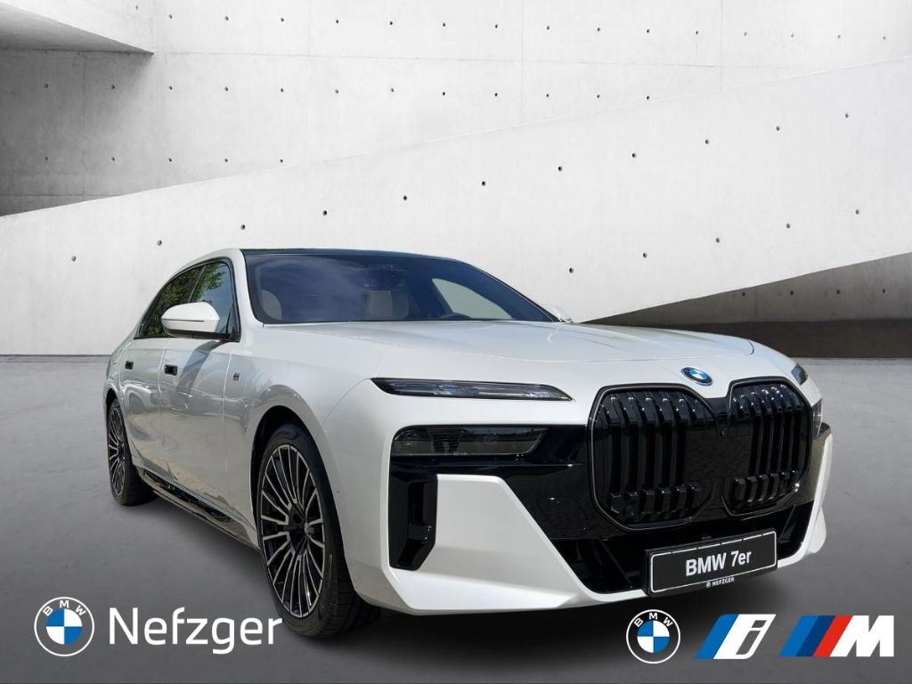 BMW 750 2025