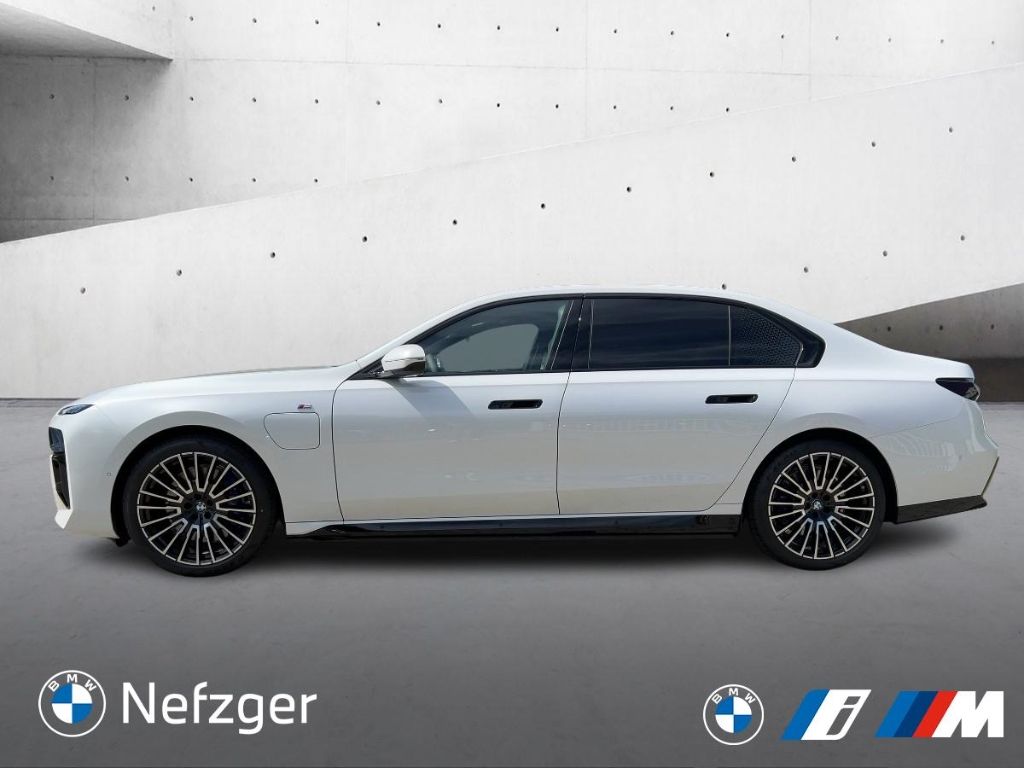 BMW 750 2025