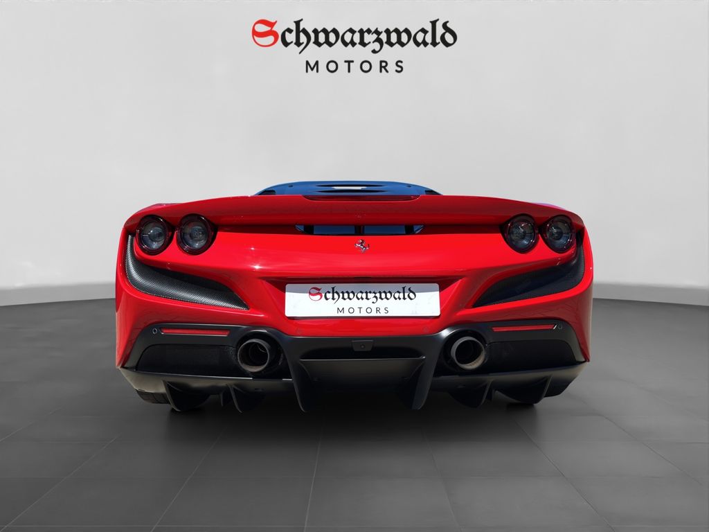 Ferrari F8 2021