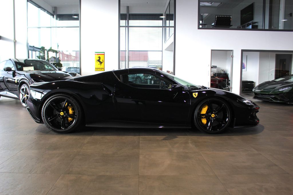 Ferrari 296 GTS 2024