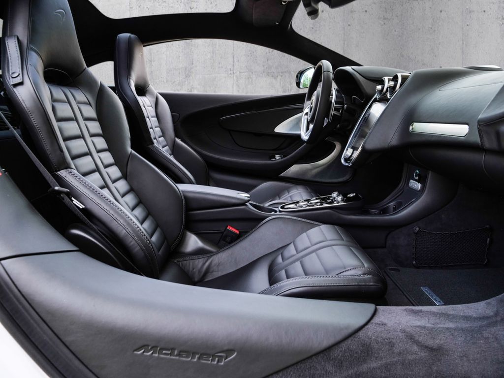McLaren GTS 2025