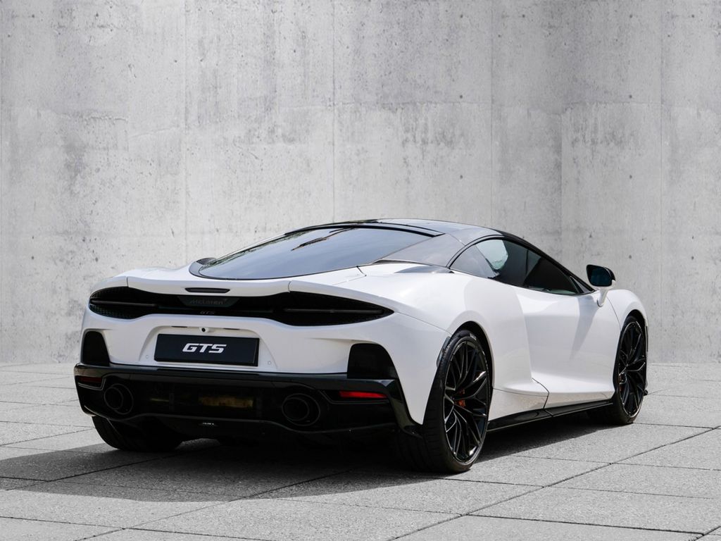 McLaren GTS 2025