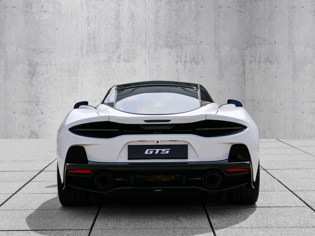 McLaren GTS 2025