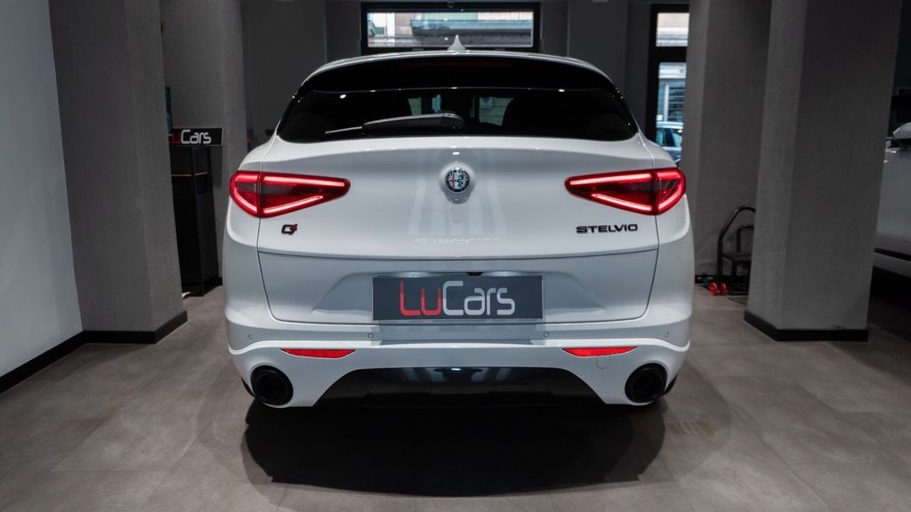 Alfa Romeo Stelvio 2021