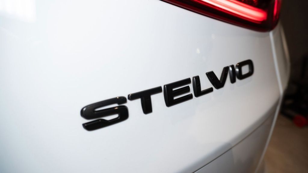 Alfa Romeo Stelvio 2021