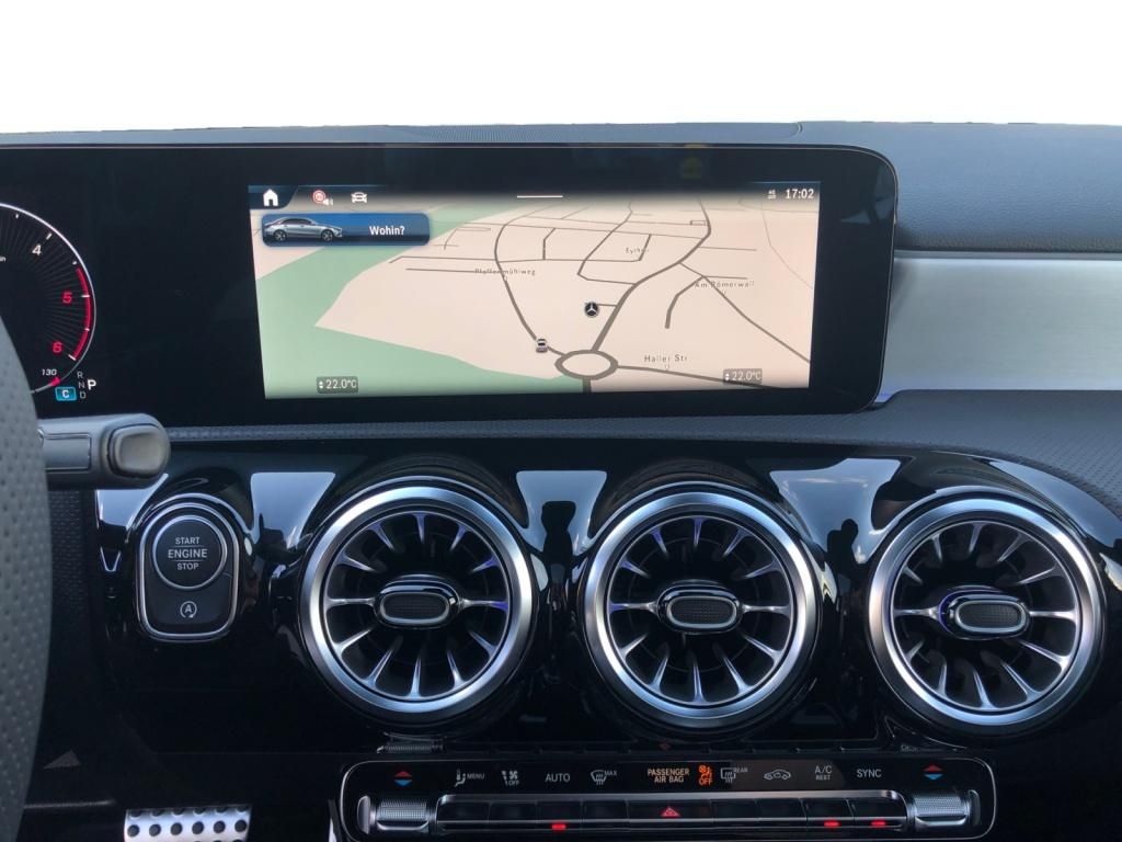 Mercedes-Benz A 220 2025