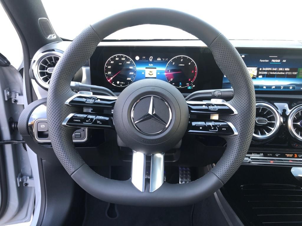 Mercedes-Benz A 220 2025