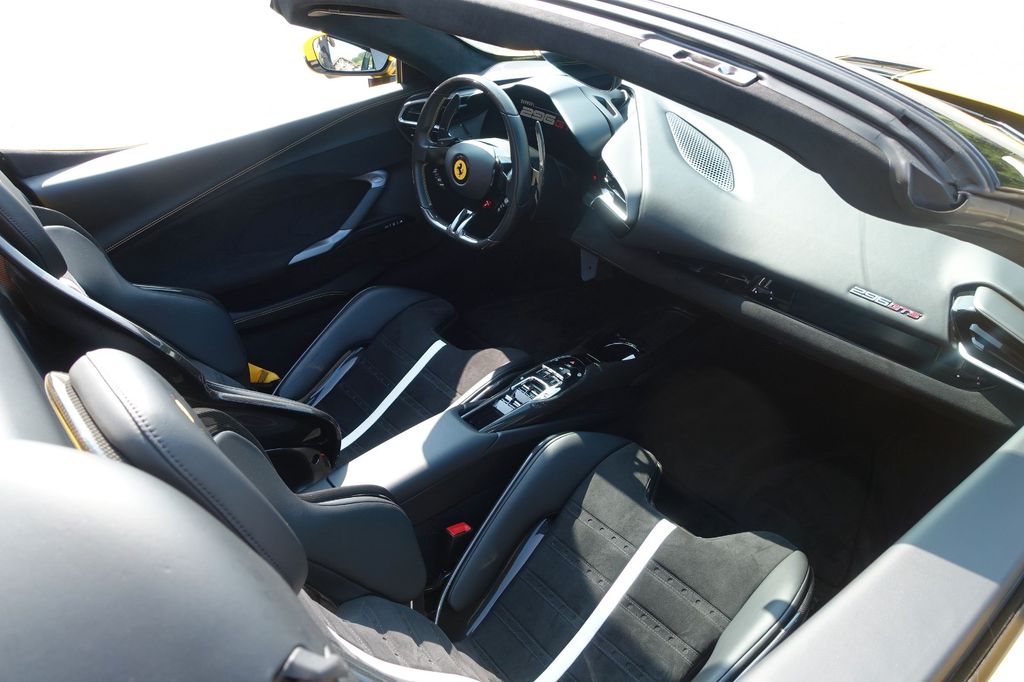 Ferrari 296 GTS 2023