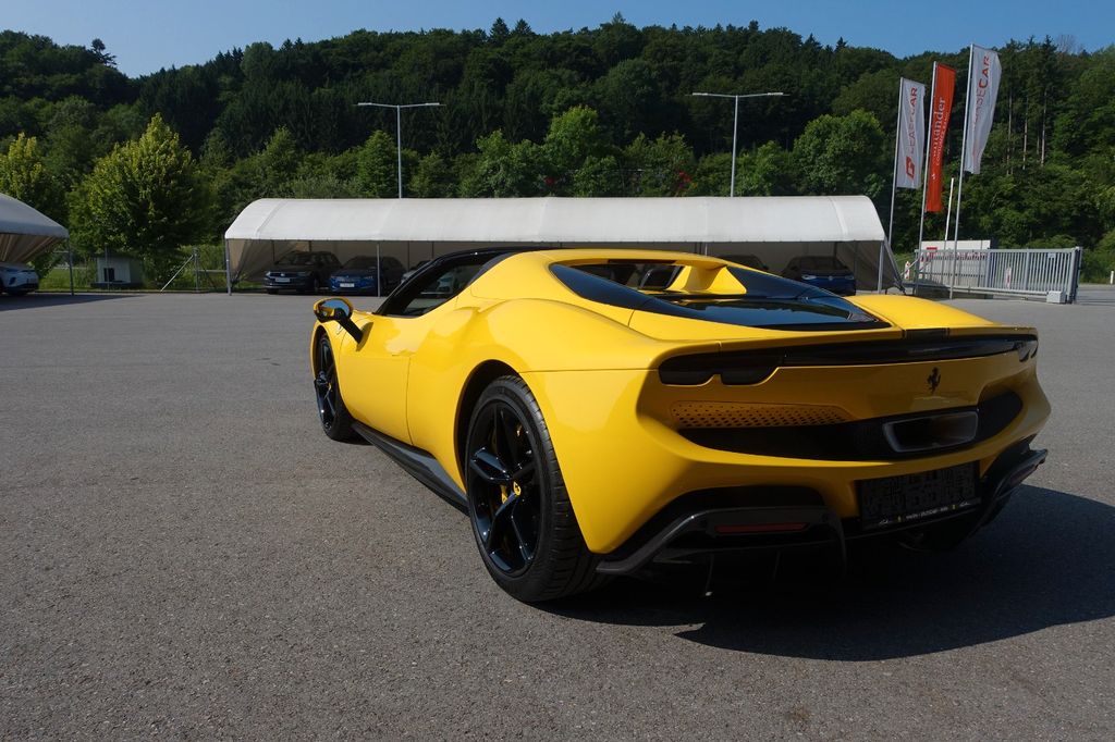 Ferrari 296 GTS 2023