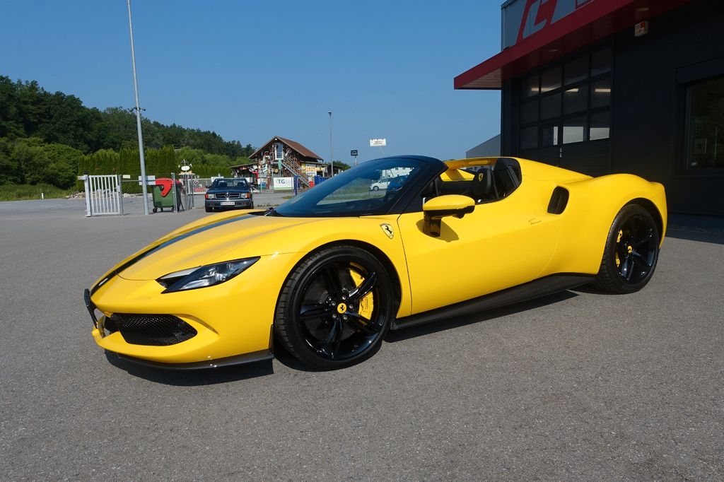 Ferrari 296 GTS 2023
