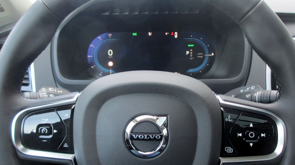 Volvo XC90 2025