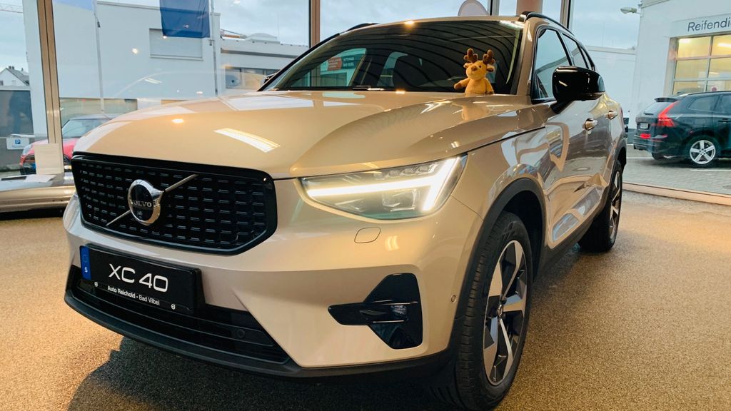 Volvo XC40 2025