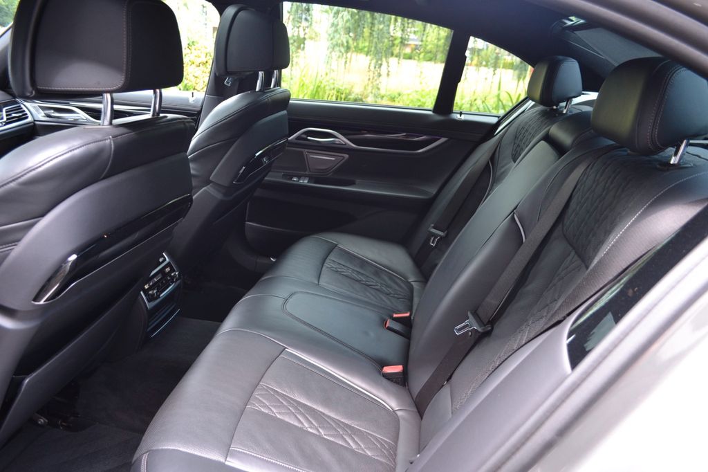 BMW 745 2020