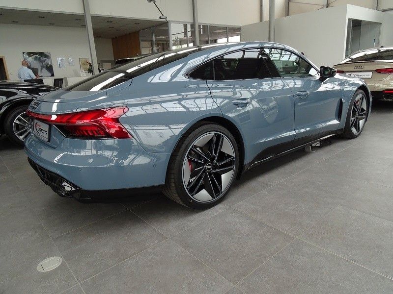 Audi e-tron GT 2024