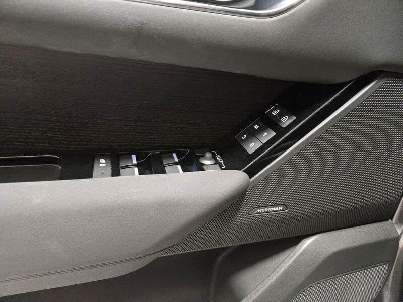 Land Rover Range Rover Velar 2025