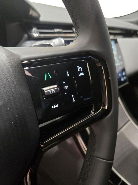 Land Rover Range Rover Velar 2025