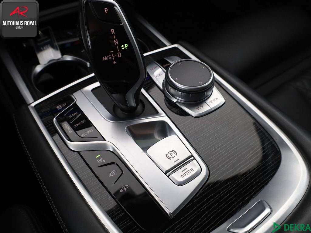 BMW 750 2021