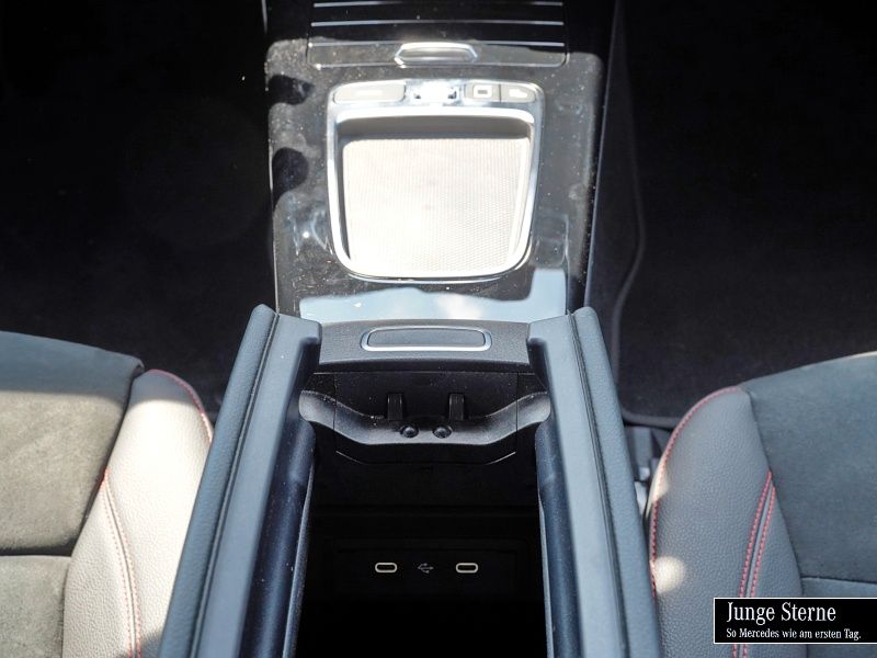 Mercedes-Benz CLA 180 2024