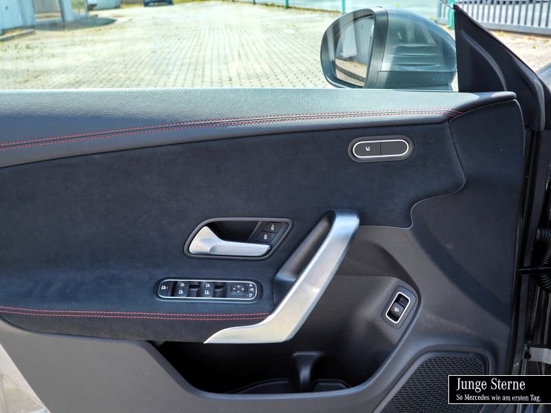 Mercedes-Benz CLA 180 2024