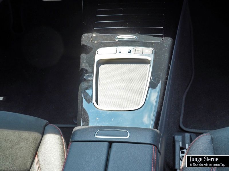 Mercedes-Benz CLA 180 2024