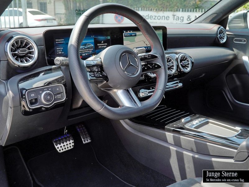 Mercedes-Benz CLA 180 2024