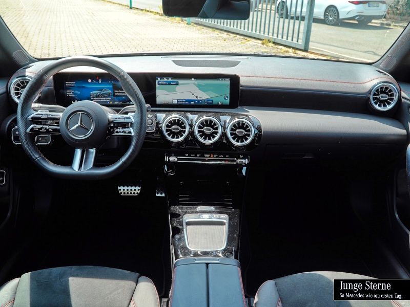 Mercedes-Benz CLA 180 2024