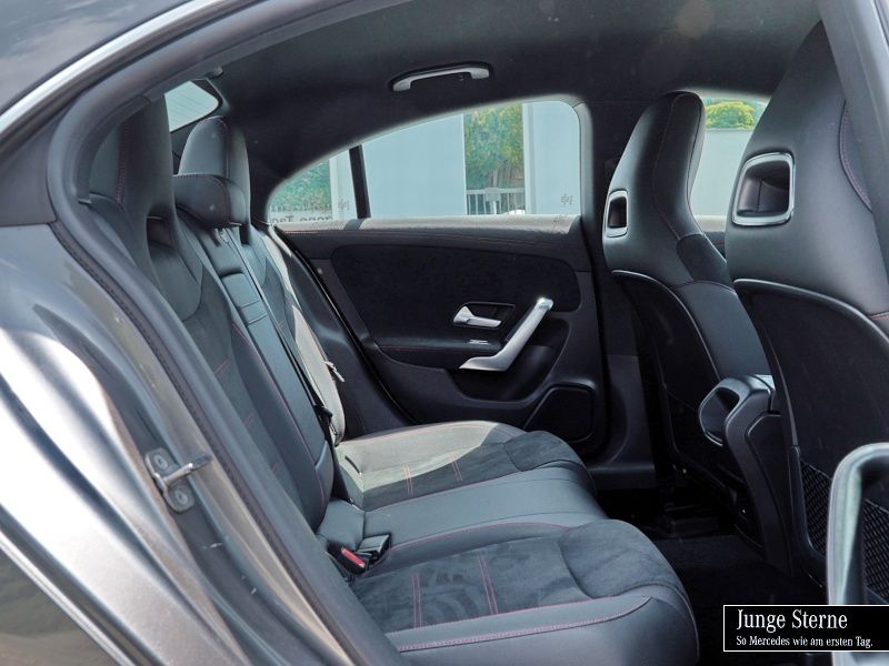 Mercedes-Benz CLA 180 2024