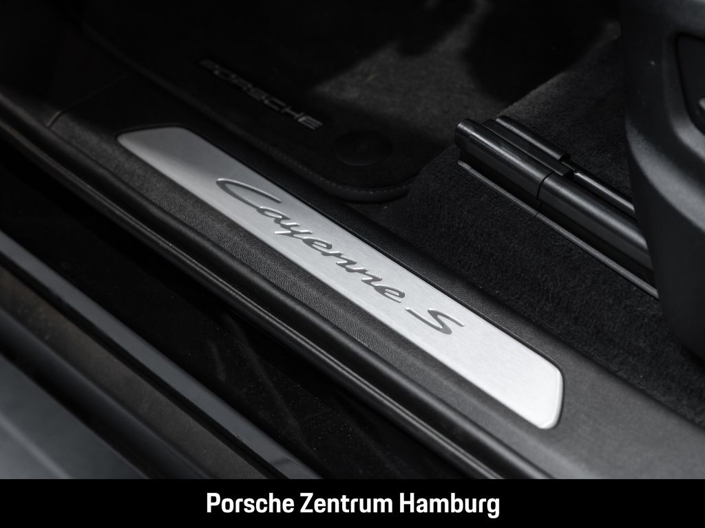 Porsche Cayenne 2025