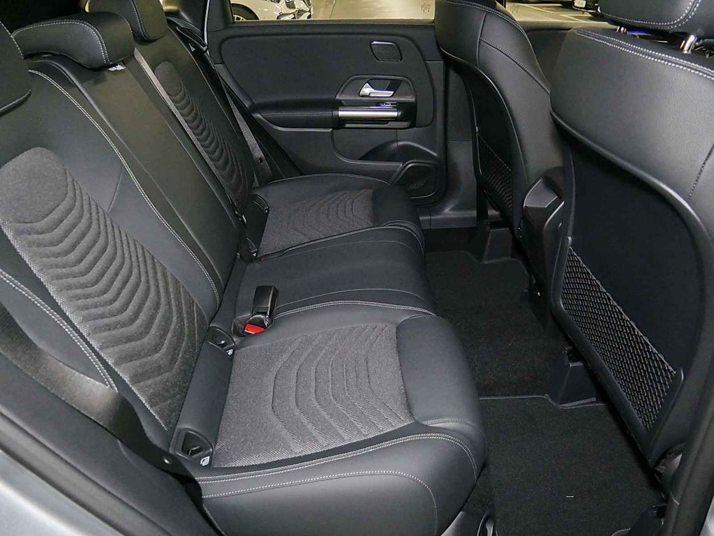 Mercedes-Benz B 180 2025