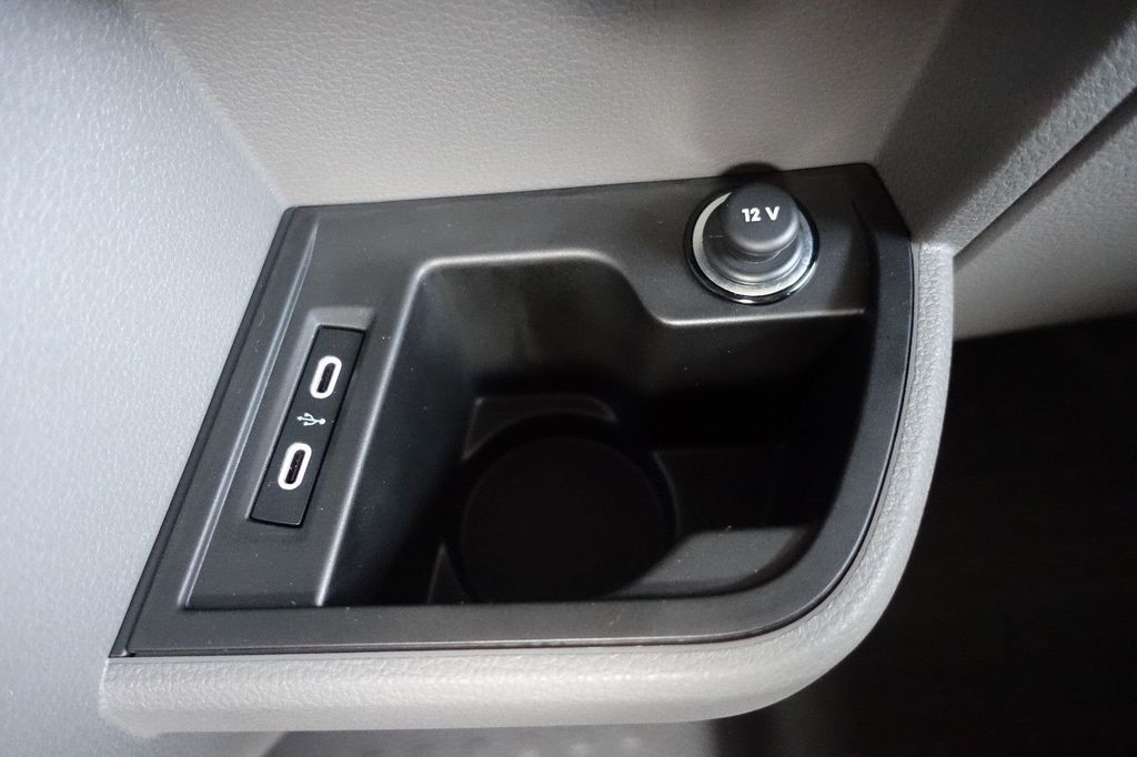 Volkswagen T6 Transporter 2025