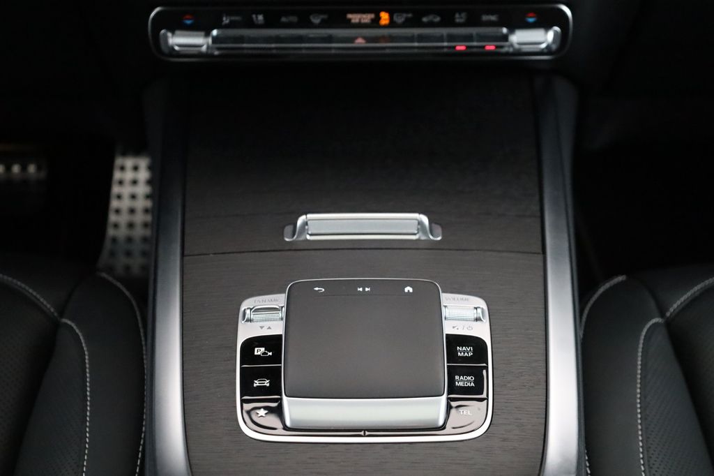 Mercedes-Benz 450 2024