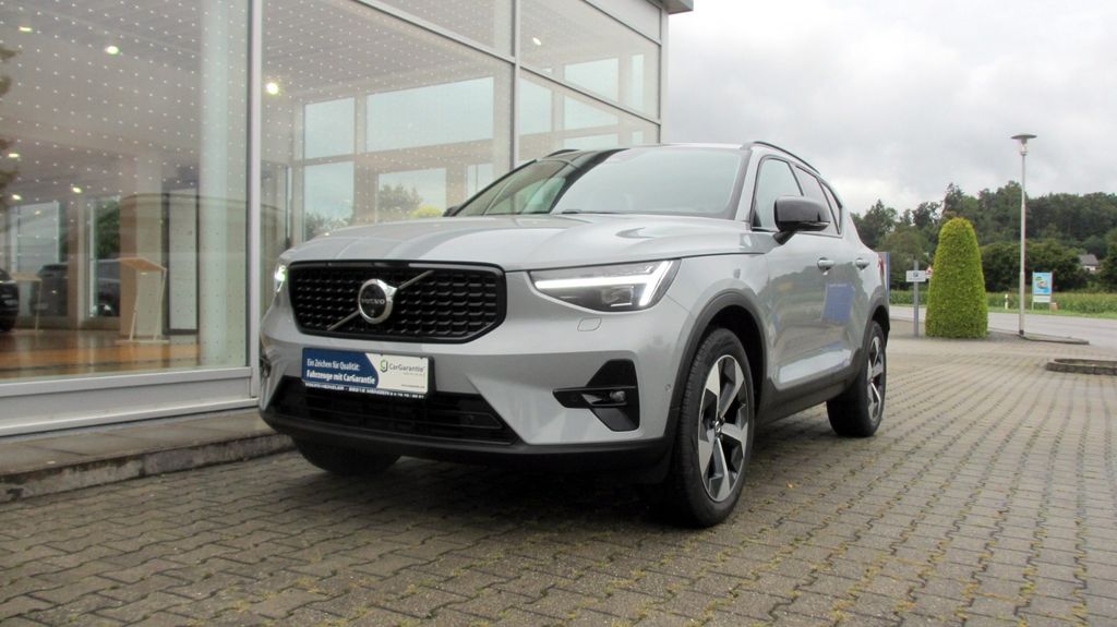 Volvo XC40 2025