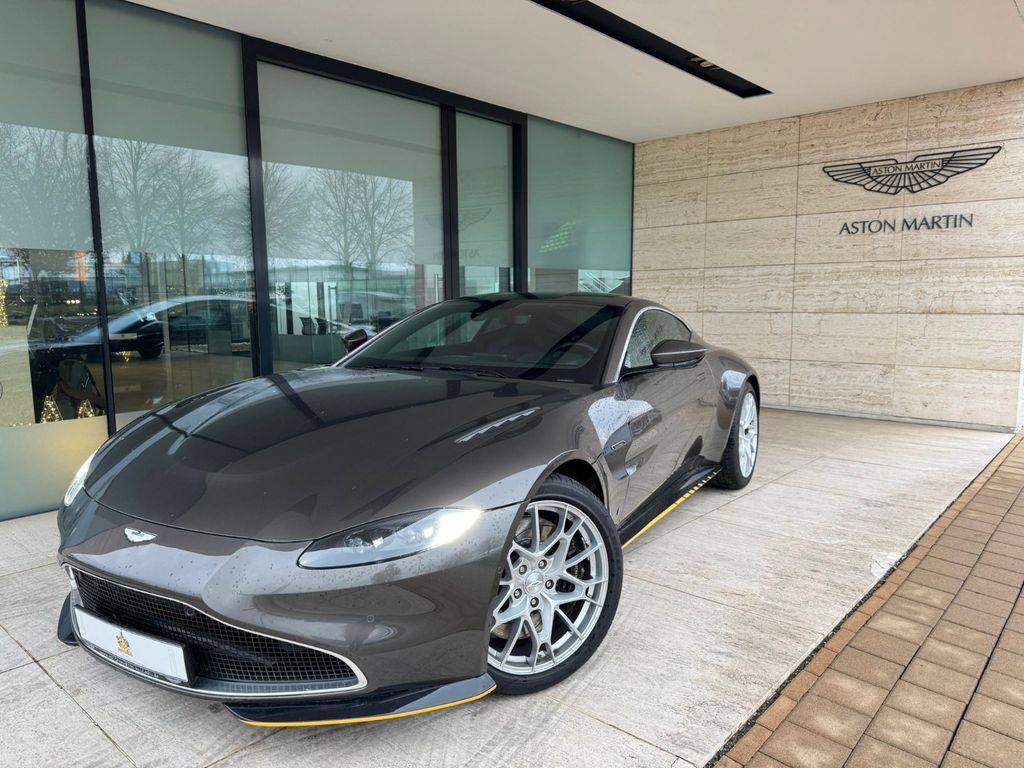 Aston Martin V8 Vantage 2021