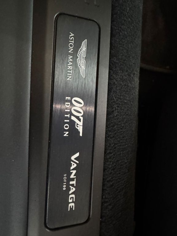 Aston Martin V8 Vantage 2021