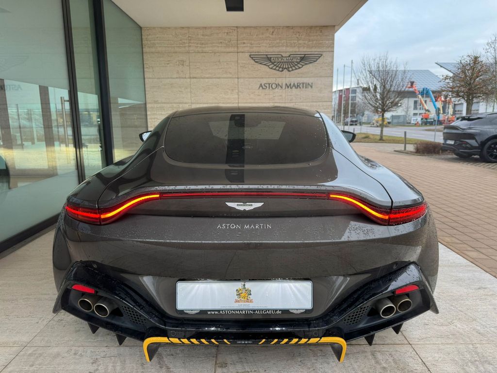 Aston Martin V8 Vantage 2021