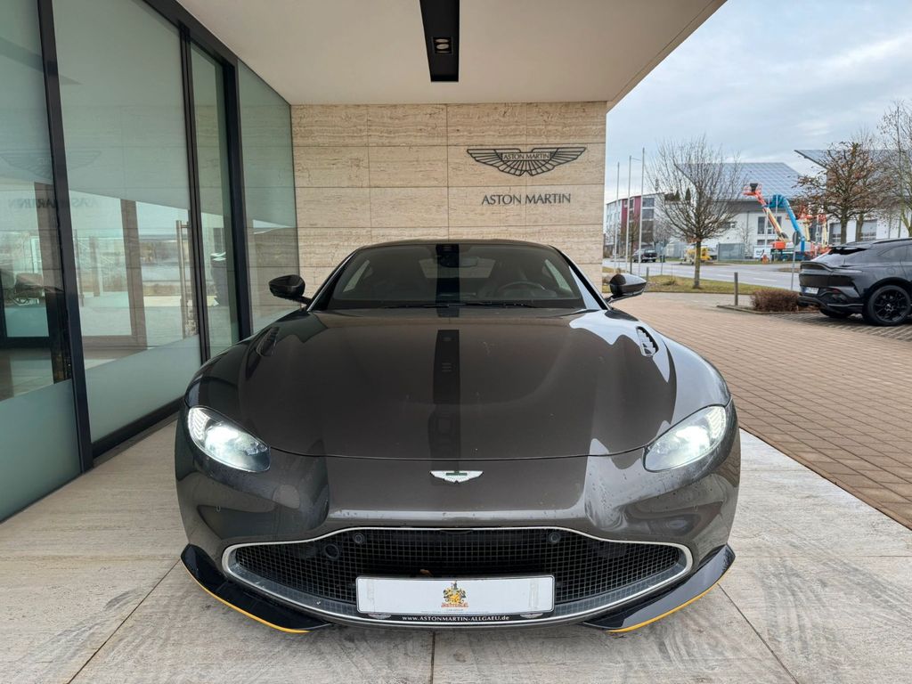 Aston Martin V8 Vantage 2021