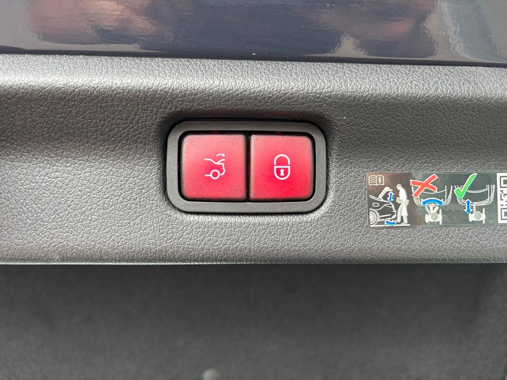 Mercedes-Benz EQE 2024