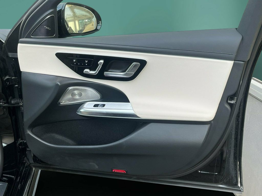 Mercedes-Benz E 300 2025