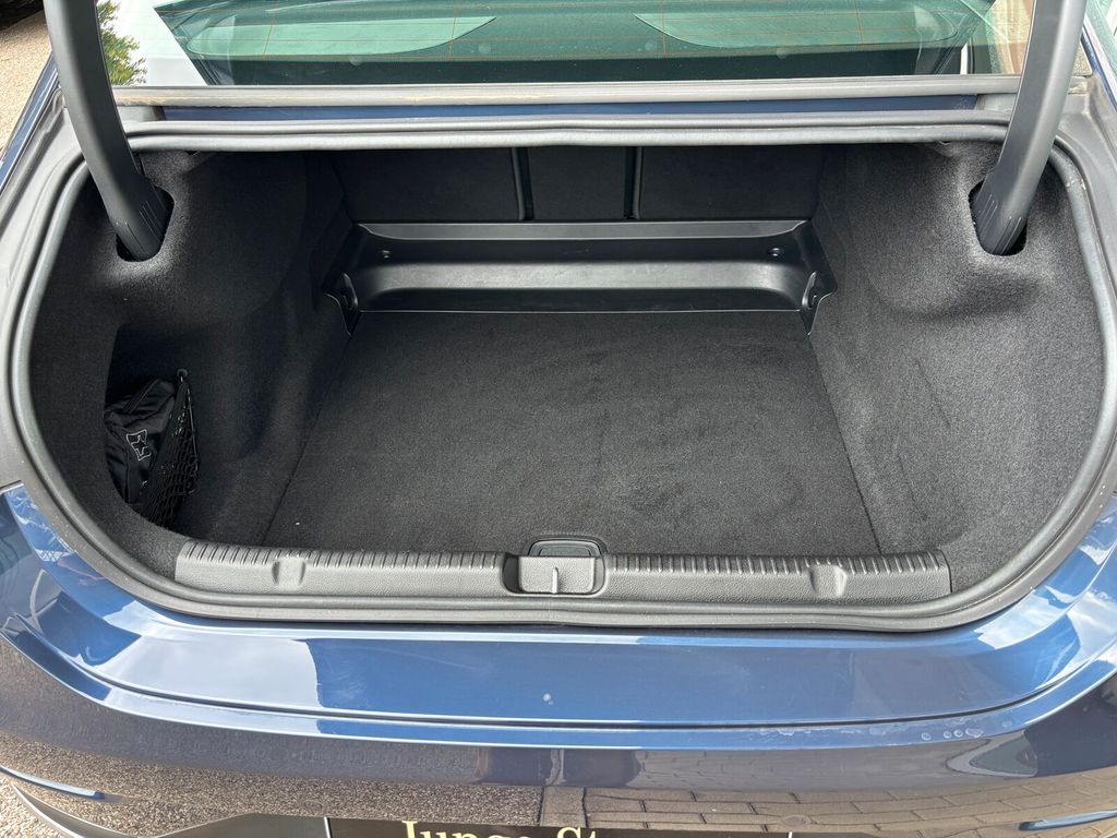 Mercedes-Benz EQE 2024