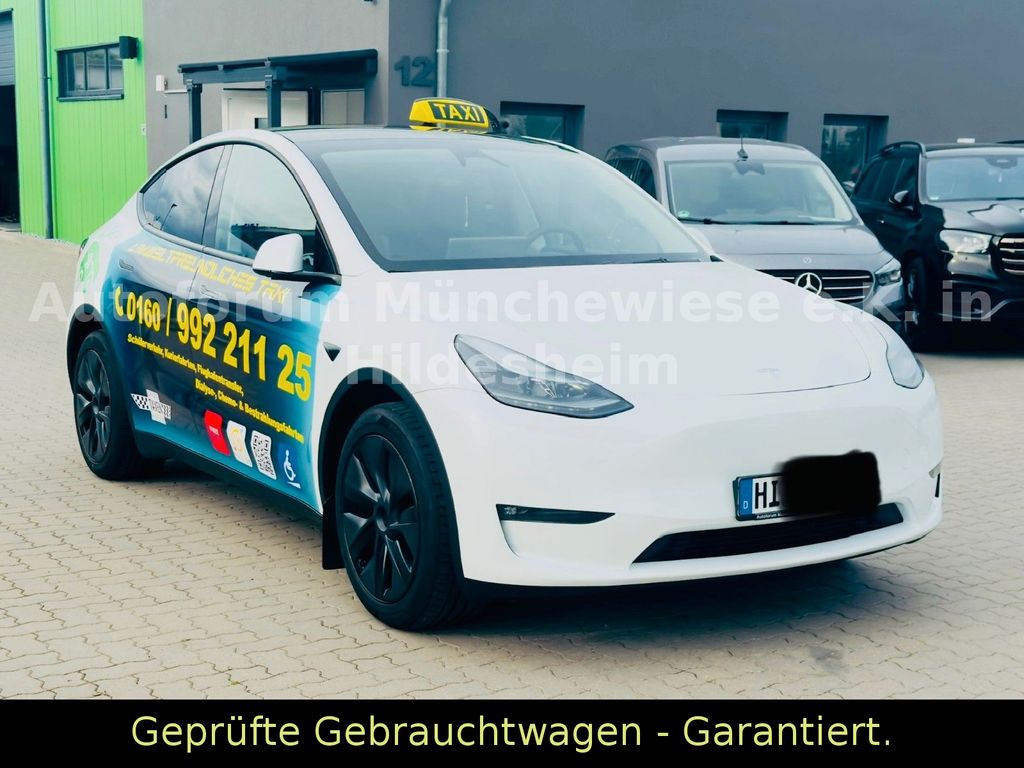 Tesla Model Y 2025