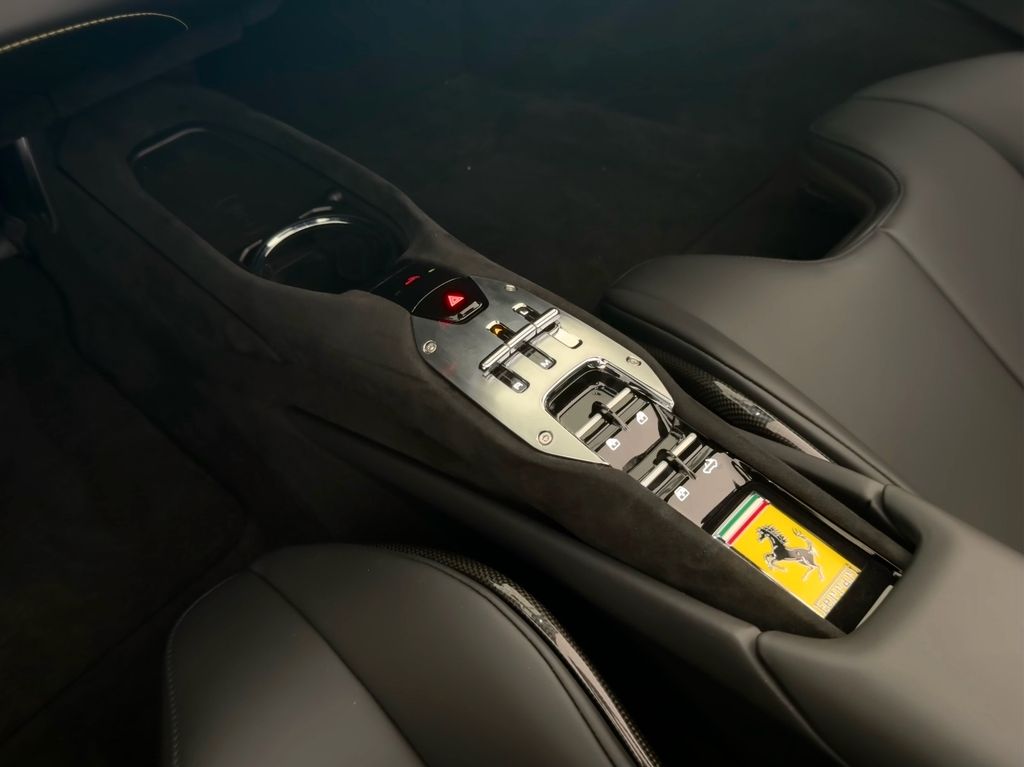 Ferrari 296 GTS 2024