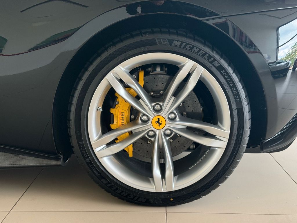 Ferrari 296 GTS 2024