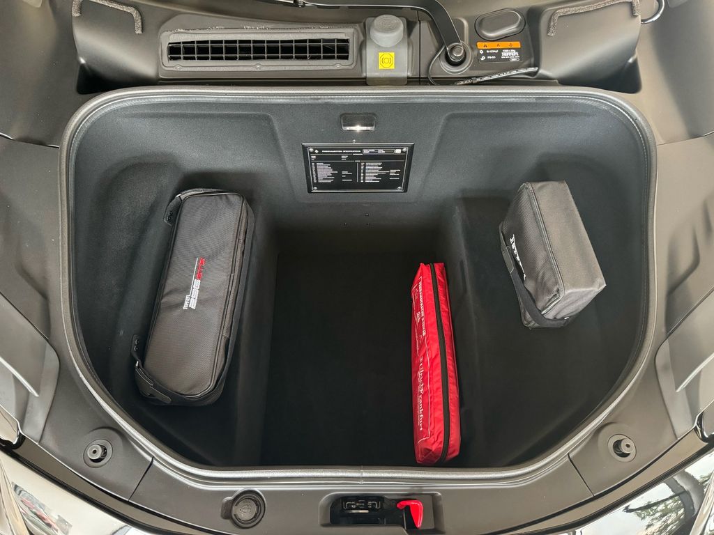 Ferrari 296 GTS 2024