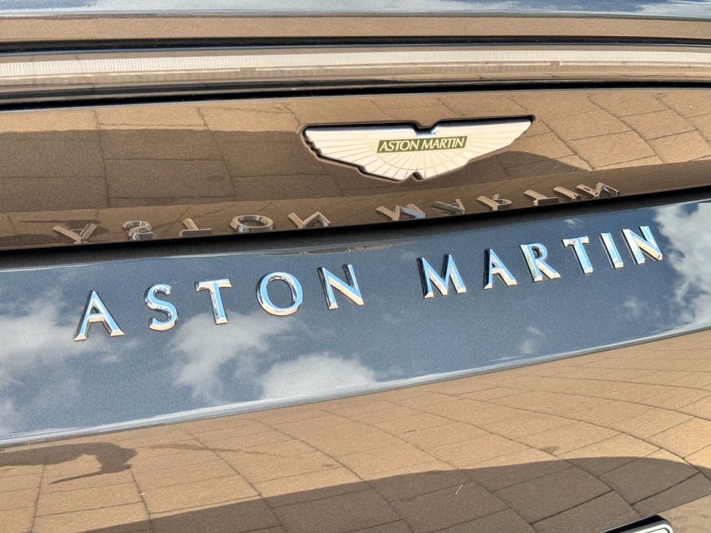 Aston Martin V12 Vantage 2023